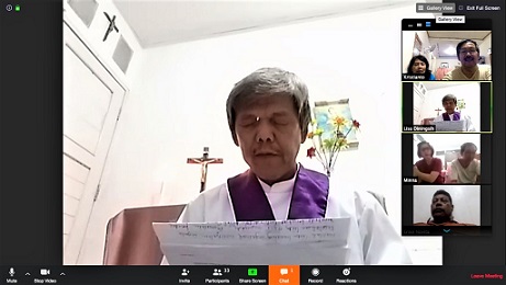 Bp Petrus Rahardjo memimpin--